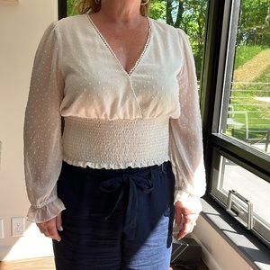 Leyden sexy l/s v neck white blouse with fun detail